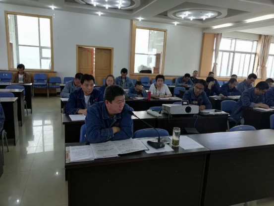 中共青海热博RB88工业投资有限公司委员会 召开二届党委中心组第五次学习扩大会议