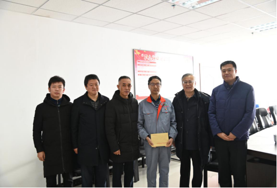 走访慰问专家人才，，，，，，，，为人才创新营造良好的环境