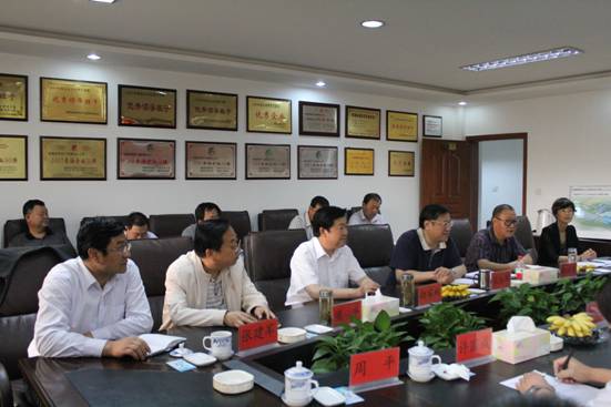 省委常委、副省长骆玉林实地考察热博RB88集团“双百”行动重点项目